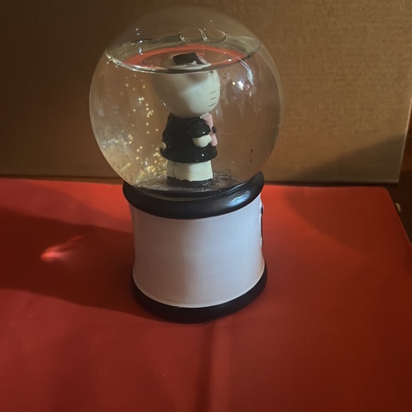 Hello Kitty snow globes - Picture 3 of 7